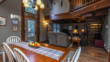 House, Multiple Beds, Hot Tub | Private kitchen | Fridge, microwave, oven, stovetop