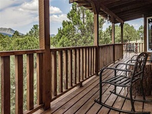 Cabane, plusieurs lits, bain à remous, vue montagne | Balcon