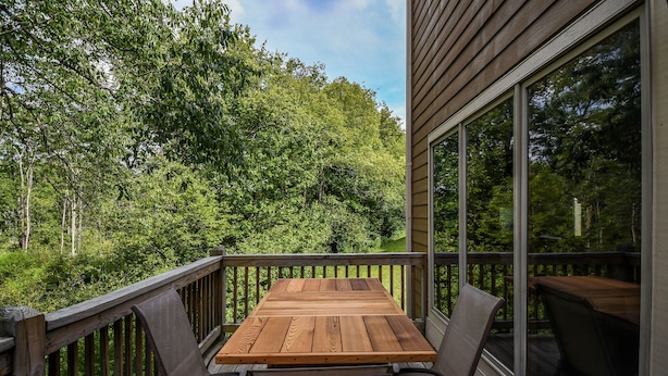 Balcony - Great Escape 5 Bedroom House (McHenry)