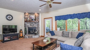 Living room - Great Escape 5 Bedroom House (McHenry)