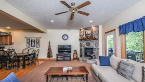 Living room - Great Escape 5 Bedroom House (McHenry)