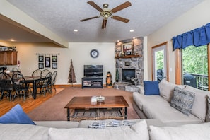 House, Multiple Beds, Hot Tub | Living room | TV, fireplace