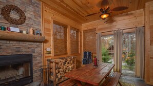 Private kitchen - Grin Inn Bear It 3 Bedroom House (Oakland)