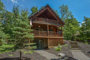 Exterior - Grin Inn Bear It 3 Bedroom House (Oakland)