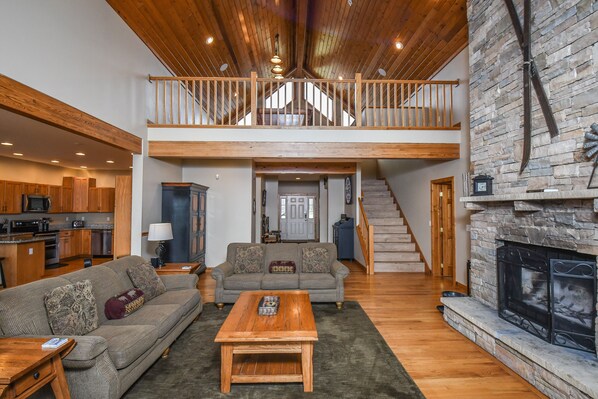 House, Berbilang Katil, Hot Tub | Ruang tamu | TV, pendiangan, pemain DVD