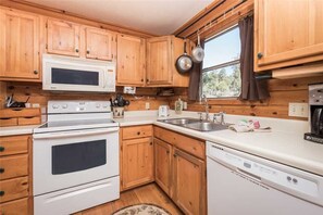 Kabin, Beberapa Tempat Tidur, patio, pemandangan gunung | Dapur pribadi | Lemari es, microwave, oven, dan kompor