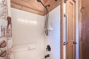 Cabin, Multiple Beds, Patio, Mountain View | Bathroom