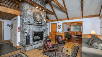 House, Multiple Beds, Fireplace | Living room | TV, fireplace