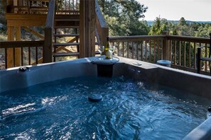 Outdoor spa tub - Mountain Valley View - Three Bedroom Cabin with Hot Tub (Ruidoso)