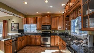 獨棟房屋, 多張床, 熱水浴缸 | 私人廚房 | 電冰箱、微波爐、烤箱、爐台