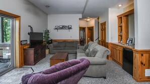 House, Multiple Beds, Hot Tub, Mountain View | Living room | TV, DVD player - Green Gables 4 Bedroom House (McHenry)
