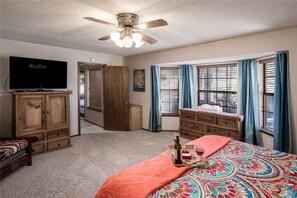 Cabin, Multiple Beds, Patio, Mountain View | 3 bedrooms, free WiFi, bed sheets - Natures Outlook - Three Bedroom Cabin (Ruidoso)
