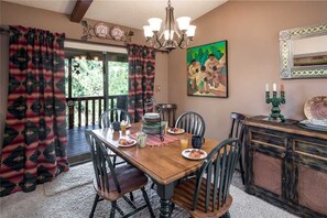 Cabin, Multiple Beds, Patio, Mountain View | Private kitchen
