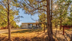 Property grounds - Naylor Mountain Retreat - Three Bedroom Cabin with Hot Tub (Alto)