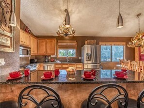Cabin, Multiple Beds, Hot Tub, Mountain View | Private kitchen | Fridge, microwave, oven, stovetop - Naylor Mountain Retreat - Three Bedroom Cabin with Hot Tub (Alto)