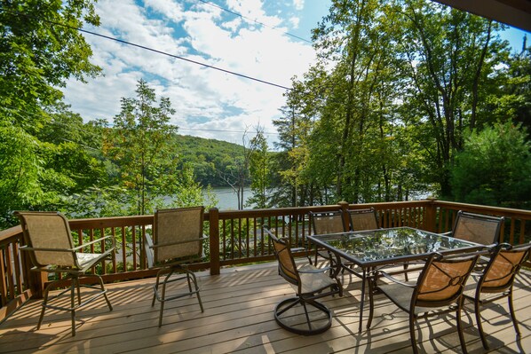 Ferienhaus, 2 Queen-Betten, Whirlpool | Balkon