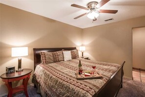 Ferienhütte, Mehrere Betten, Terrasse, Bergblick | 2 Schlafzimmer, kostenloses WLAN, Bettwäsche