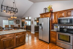 House, Multiple Beds, Hot Tub | Private kitchen | Fridge, microwave, oven, stovetop