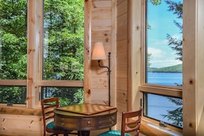 Ferienhaus, Mehrere Betten, Whirlpool | Wohnzimmer | Fernseher, Kamin