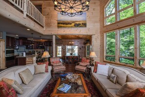 Casa, varias camas, bañera de hidromasaje | Sala de estar | Una televisión, una chimenea