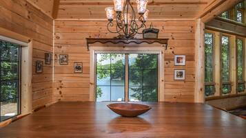 Casa, varias camas, hidromasaje | Sala de estar | Televisión y chimenea