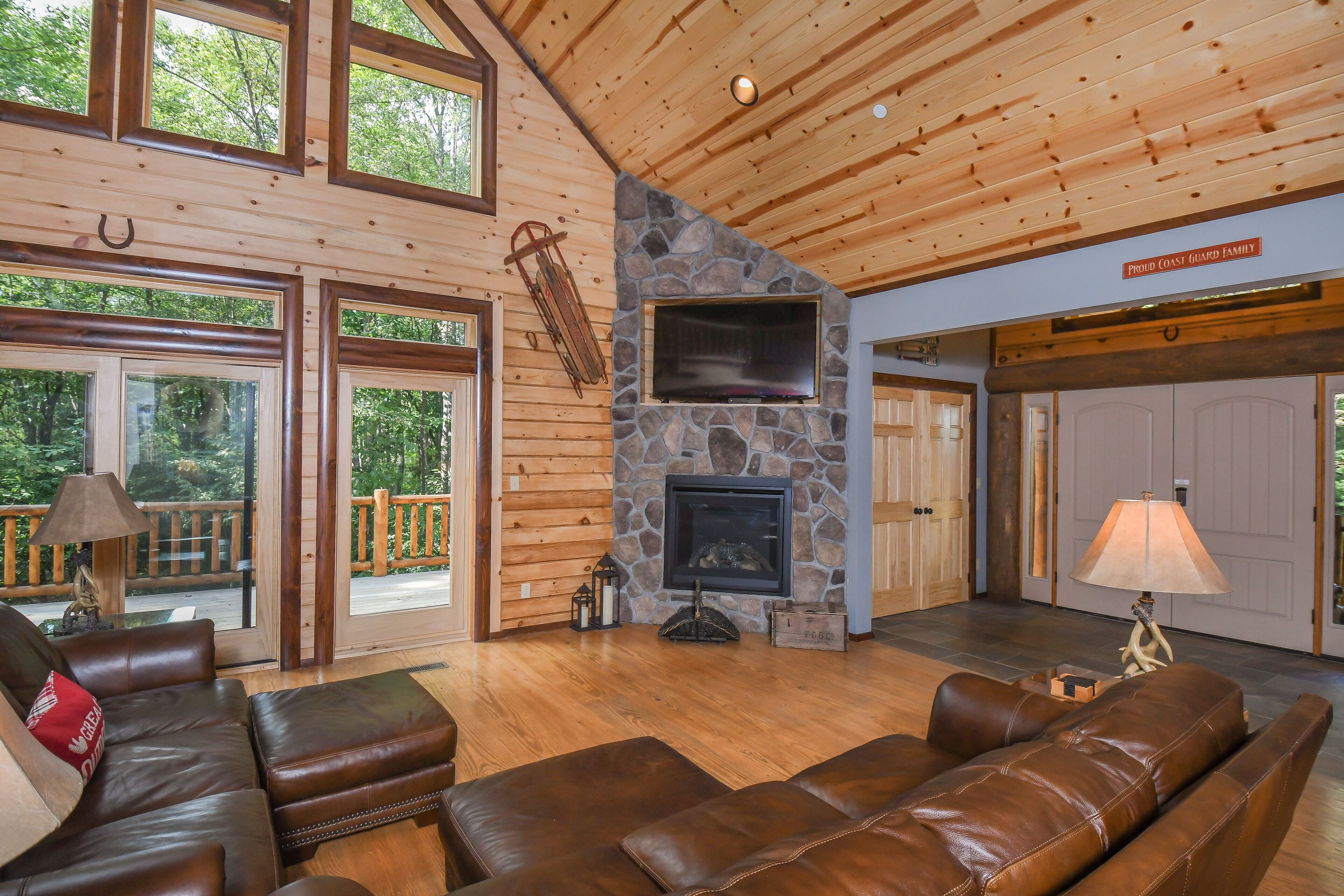 House, Multiple Beds, Hot Tub | Living room | TV, fireplace