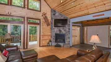 House, Multiple Beds, Hot Tub | Living room | TV, fireplace