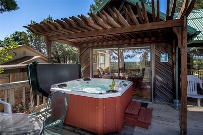 Remember the Alamo - Three Bedroom Cabin