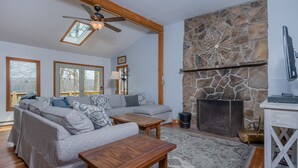 House, Multiple Beds, Fireplace | Living room | TV, fireplace, DVD player - Golden Retreat 3 Bedroom House (Oakland)