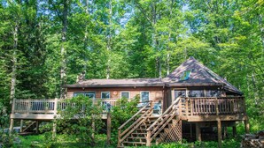 Exterior - Golden Retreat 3 Bedroom House (Oakland)