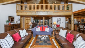 House, Multiple Beds, Hot Tub | Living room