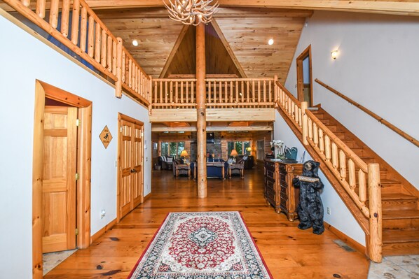 Téléviseur à écran plat, foyer, lecteur de DVD