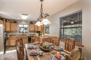 Cabin, Multiple Beds, Patio, Mountain View | Private kitchen | Fridge, microwave, oven, stovetop