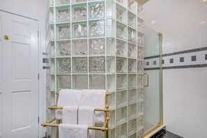 House, Multiple Beds, Fireplace | Bathroom