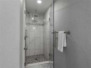 Kabin, Beberapa Tempat Tidur, hot tub, pemandangan gunung | Kamar mandi