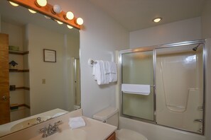 House, Multiple Beds, Fireplace | Bathroom - Quiet Reflections 3 Bedroom Townhome (Oakland)