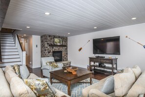 TV, fireplace