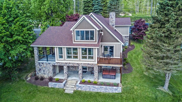 Exterior - Lake Stone Manor 5 Bedroom House (McHenry)