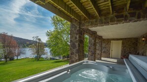 House, Multiple Beds, Hot Tub | Spa - Lake Stone Manor 5 Bedroom House (McHenry)