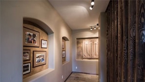 Interior - Sky Hawk Lodge - Four Bedroom Cabin (Alto)