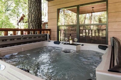 Sleepy Hollow on the River - Three Bedroom Cabin with Hot Tub