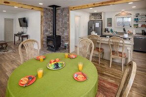 Kabin, Beberapa Tempat Tidur, hot tub, pemandangan gunung | Dapur pribadi | Lemari es, microwave, oven, dan kompor