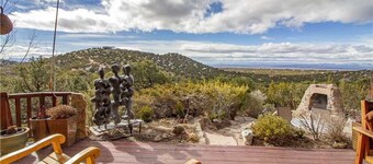Sunlit Hills Art and Views - Three Bedroom Home with Hot Tub