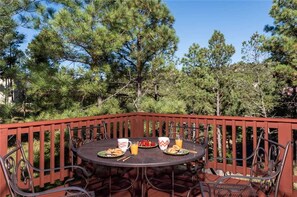 Cabin, Multiple Beds, Hot Tub, Mountain View | Balcony