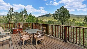 Condo, varias camas, patio, vista a la montaña | Balcón