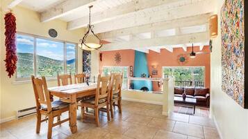 شقة - عدة أسرّة - برواق - منظر للجبل | مطبخ خاص | ثلاجة، ميكروويف، فرن، موقد طهي مسطح