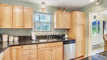 شقة - عدة أسرّة - برواق - منظر للجبل | مطبخ خاص | ثلاجة، ميكروويف، فرن، موقد طهي مسطح