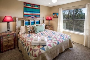 Cabana, várias camas, banheira de imersão, vista para a montanha | 3 quartos, Wi-Fi de cortesia, roupa de cama
