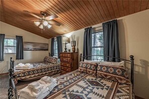 Cabin, Multiple Beds, Hot Tub, City View | 2 bedrooms, free WiFi, bed sheets - Wild Horse Retreat - Two Bedroom Cabin with Hot Tub (Alto)