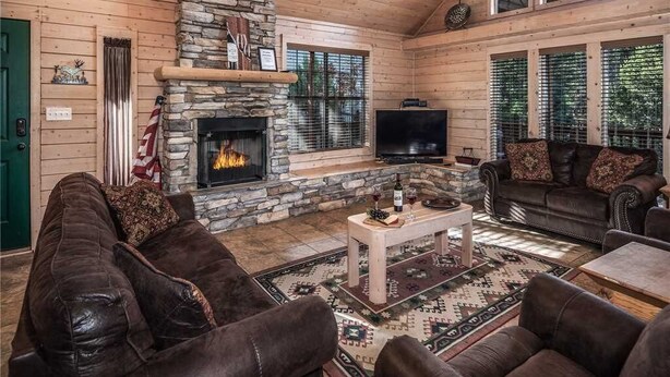 Cabin, Multiple Beds, Hot Tub | Living room